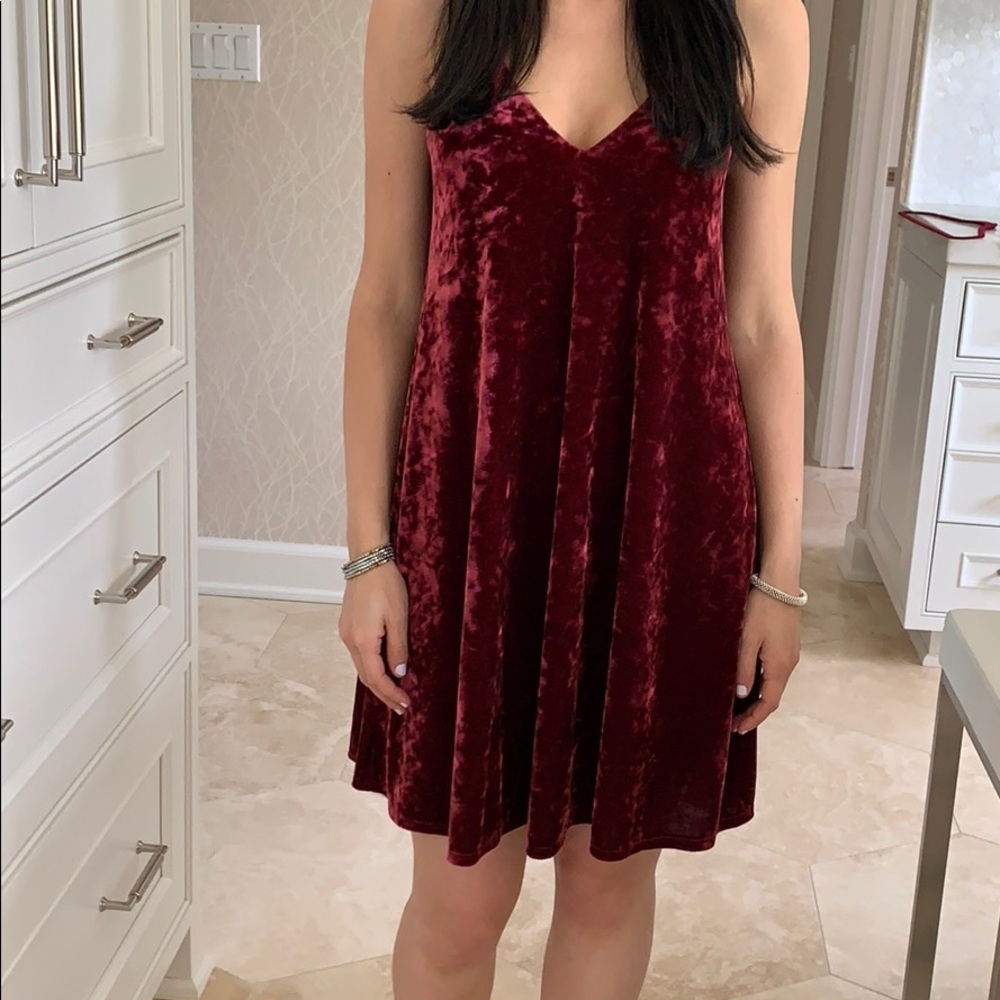 AQUA cranberry crushed velvet flowy dress sz am